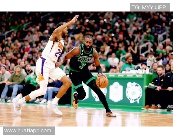 杰伦布朗独自发力砍下33分7板4助可惜失误偏多达7次